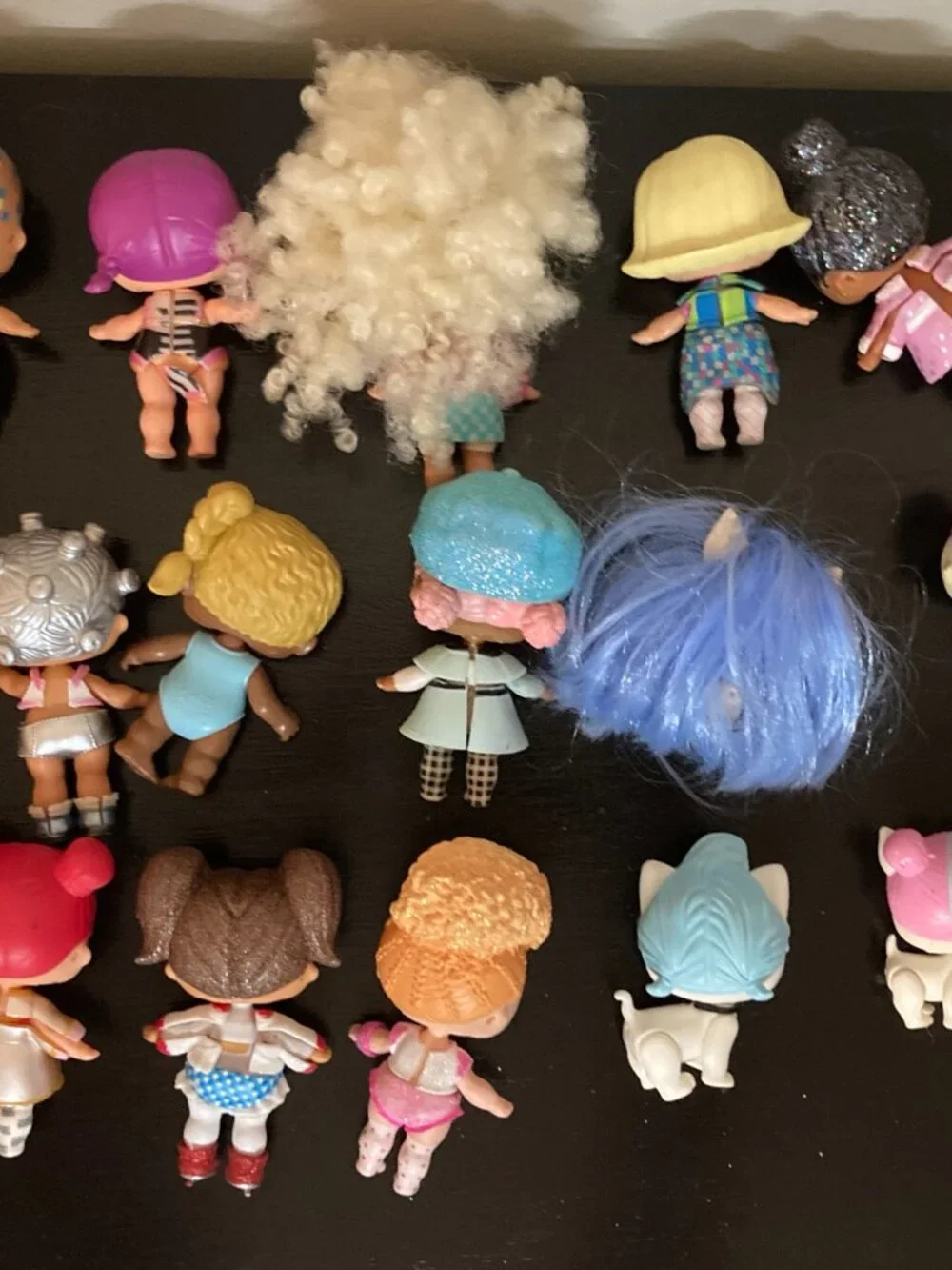 L.O.L. Surprise! Large Lot of 15 Dolls 6 Cats + Clothes Wigs Furniture & More!